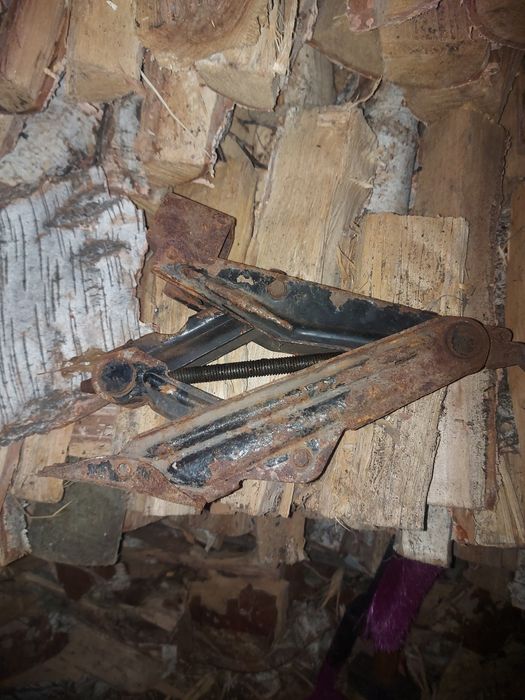 Продам домкрат легковой