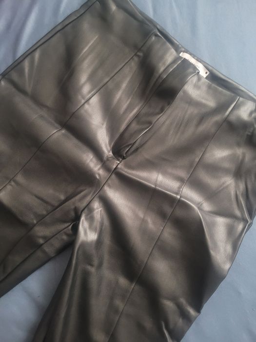 Vând pantaloni dama imitație de piele