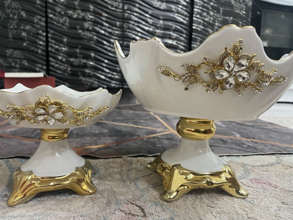 Фарфоровые фруктовницы, кофетницы, 12 бокалов