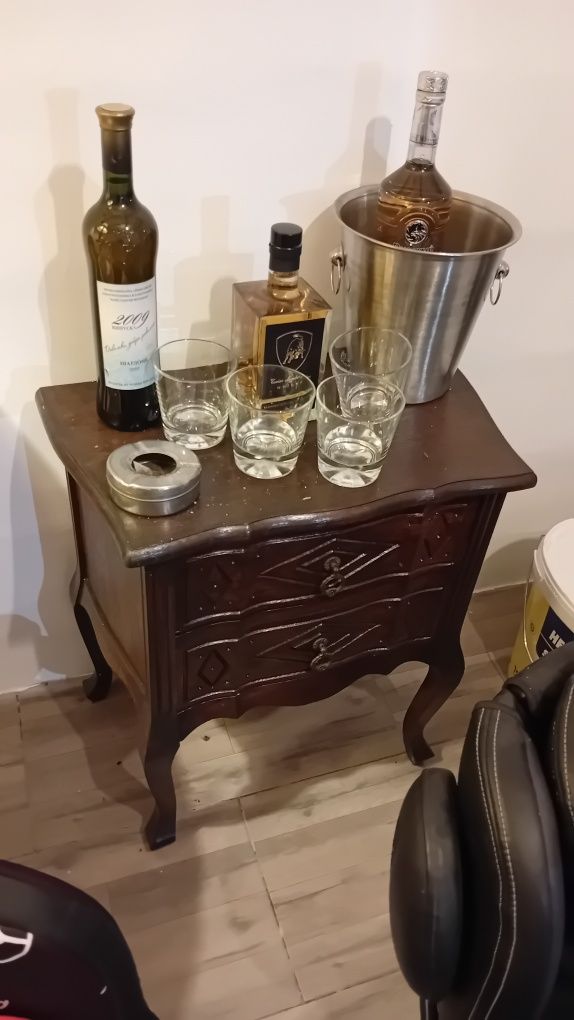 Ретро обзавеждане от масив