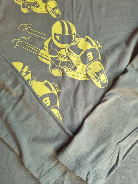 Зелена блуза с мотори H&M и блуза с качулка и къс ръкав Next, 122 см.