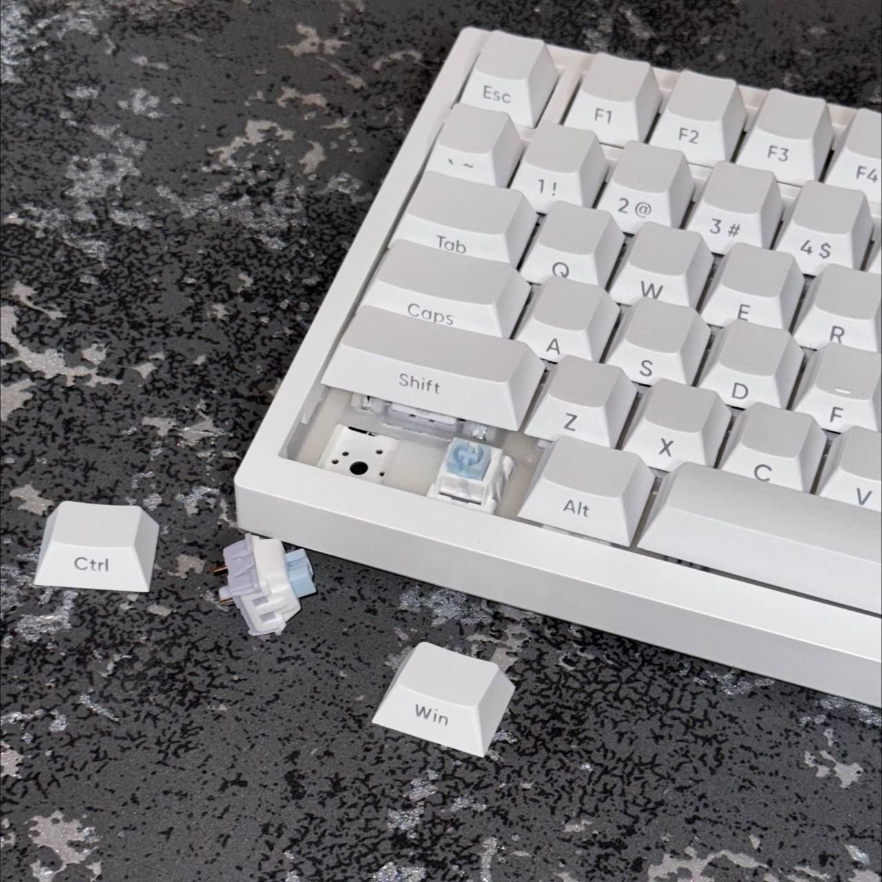 Механическая клавиатура. Akazz ak820 (AKH136 KEYCAPS)