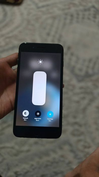 iPhone 8+ ni tinnigi