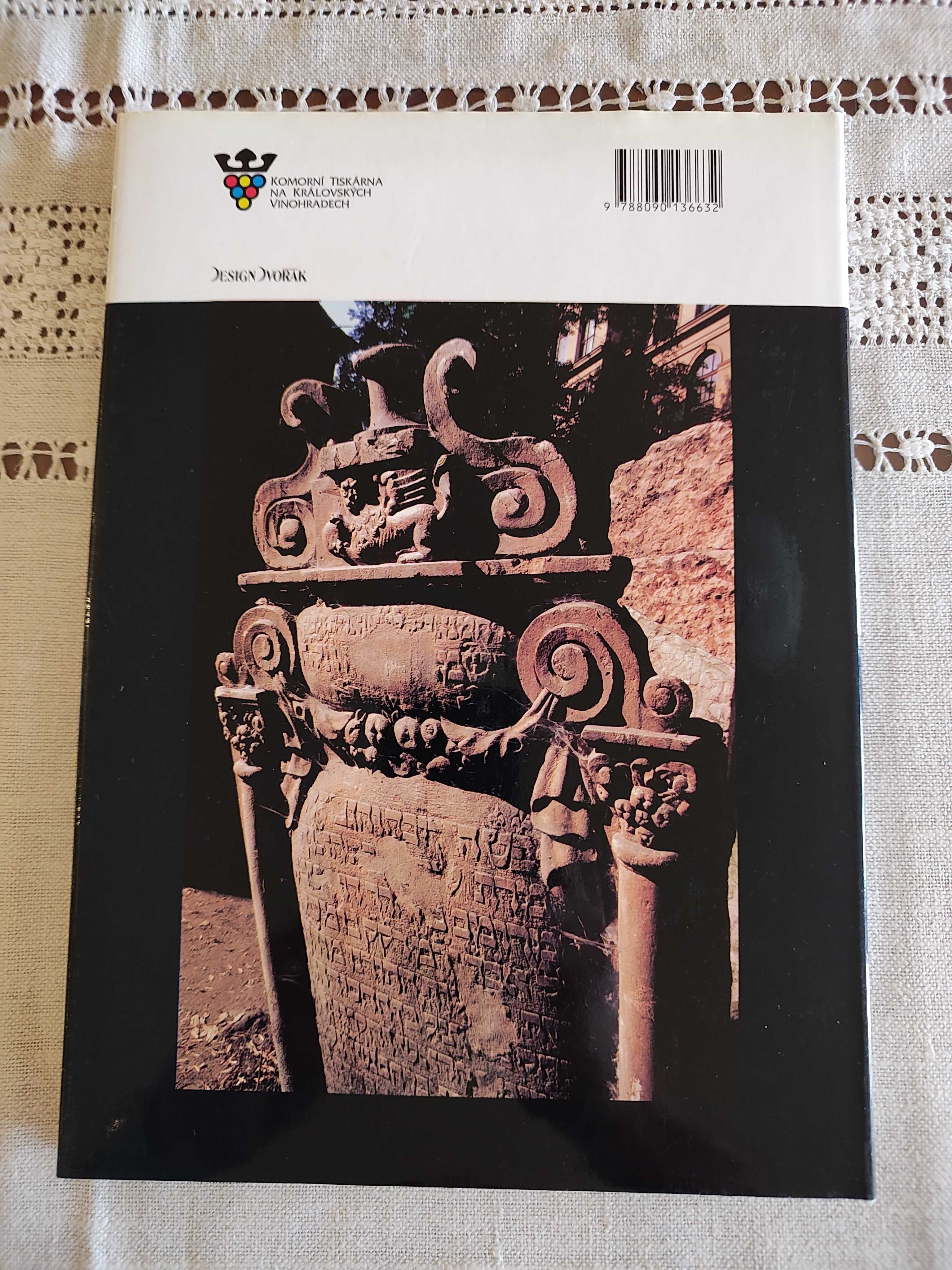 Книга с майсторски фотографии и текст на 4 езика: Фантастична Прага