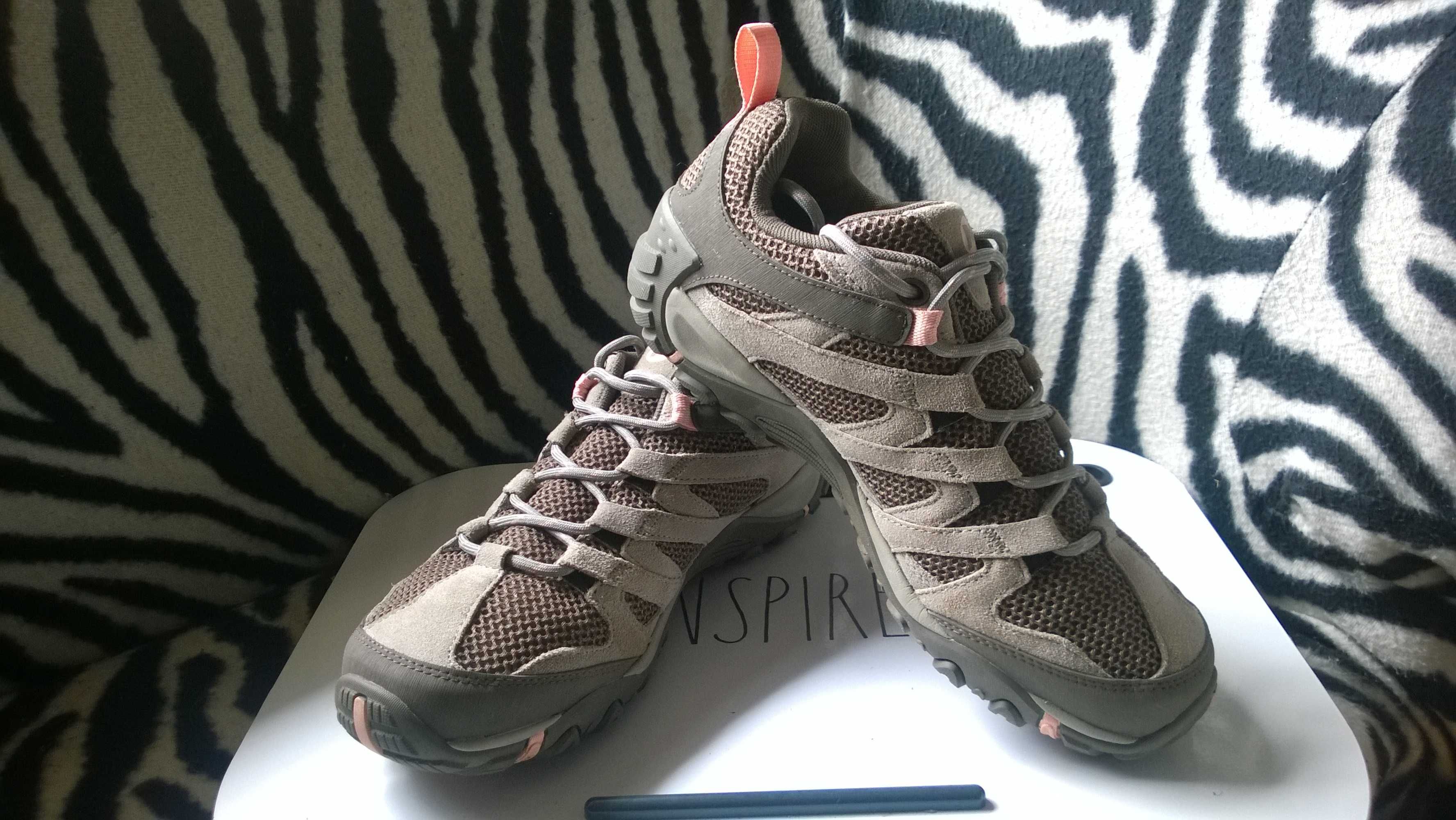 Merrel  Women Hiking Shoes with Air Cushion Size UK 7/EU 40.5 /US 9.5