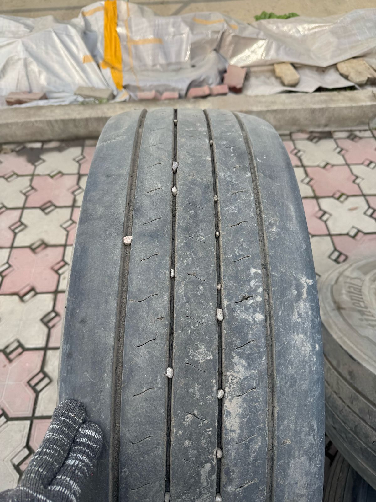 Продам резину грузовую