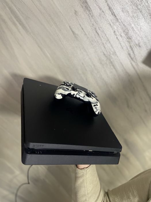 Vand playstation 4 slim 1 TB