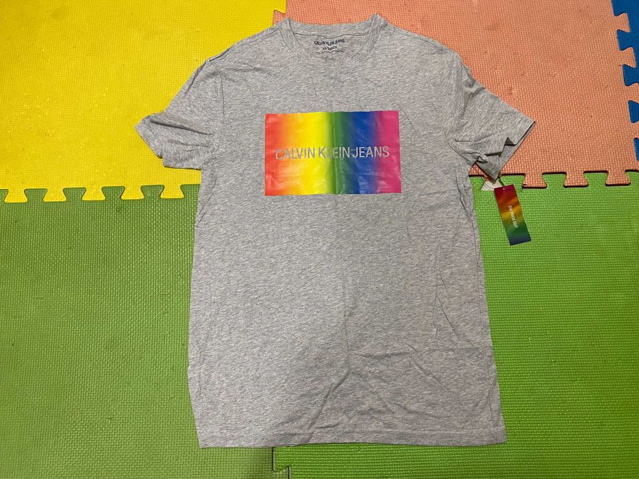 ''Calvin Klein The Pride''оригинална тениска ХS размер
