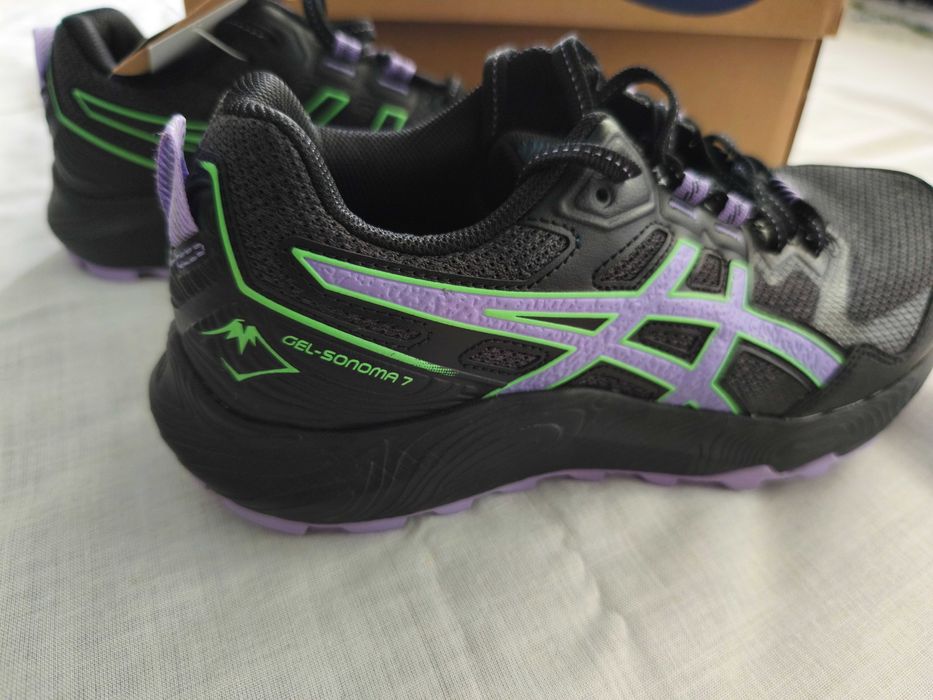 Adidasi pentru alergare Asics