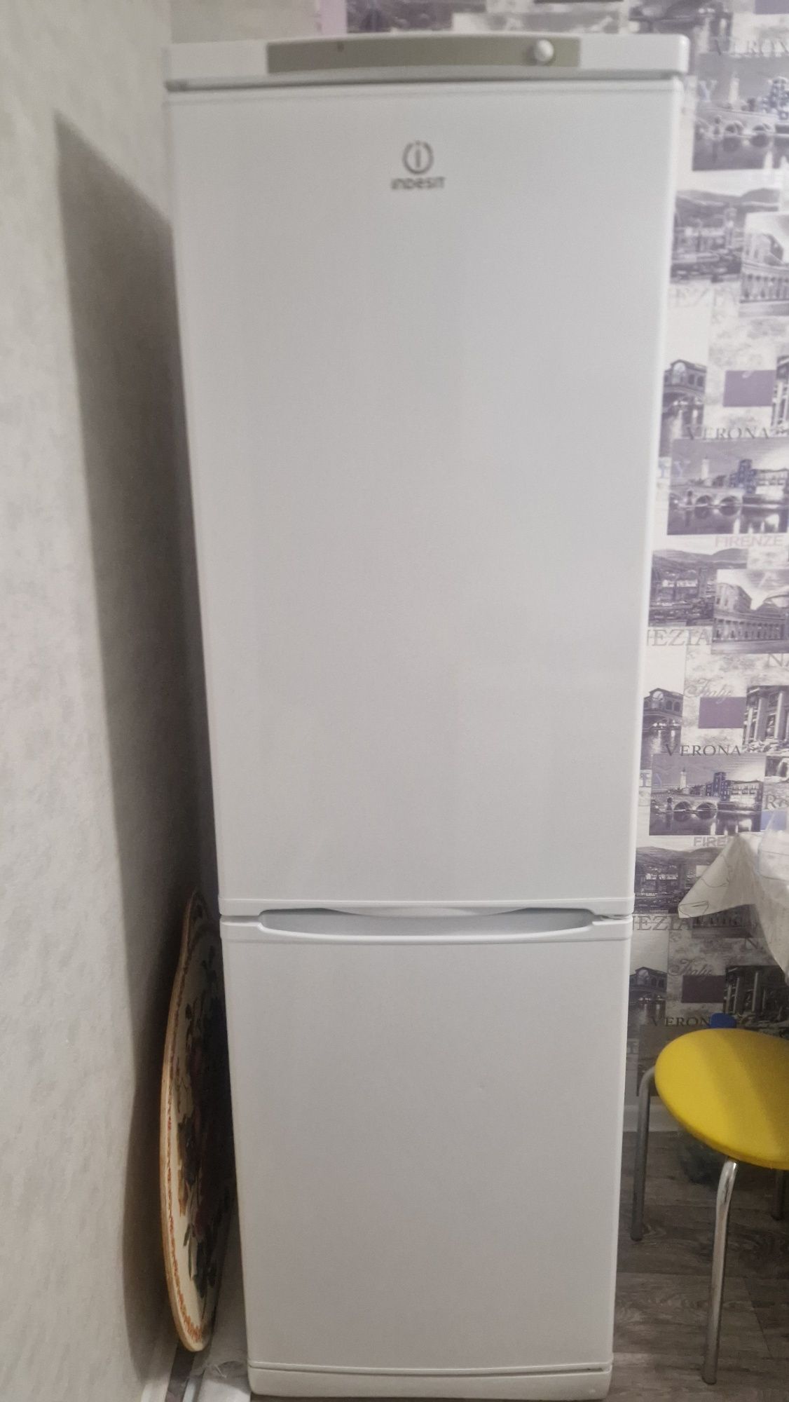 Холодильник не рабочий  indesit