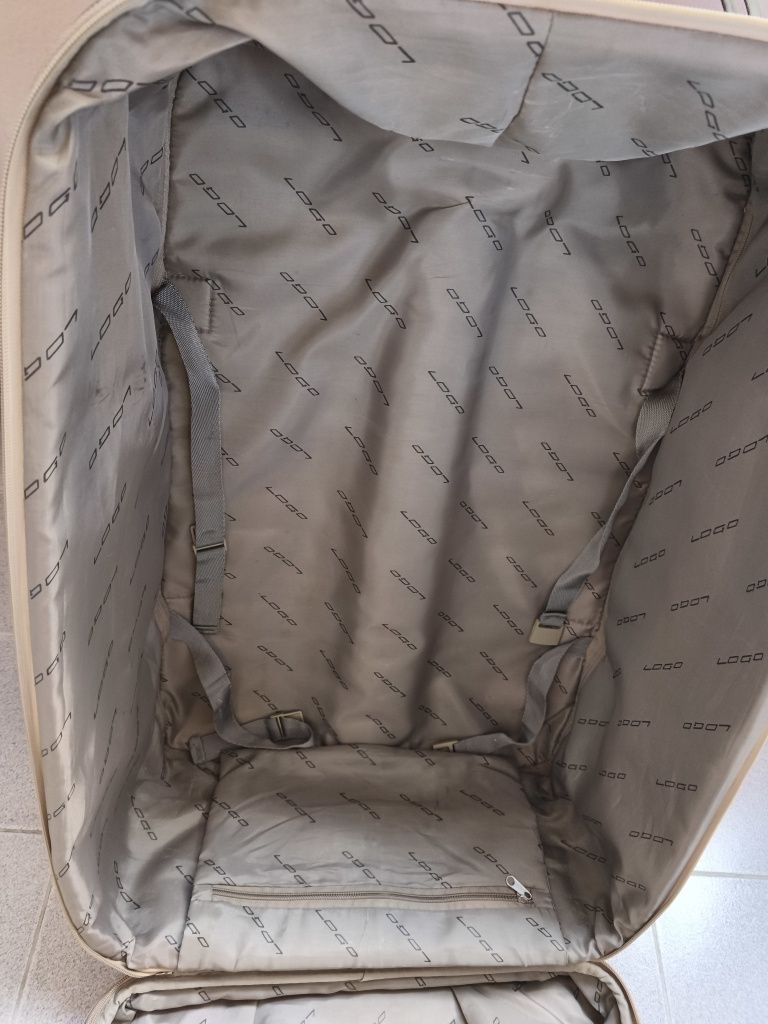 Продавам голям куфар 70/50