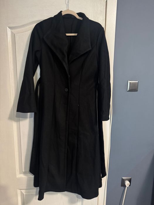 Чисто ново черно палто