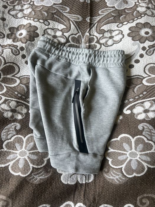 Pantaloni Nike Tech Fleece