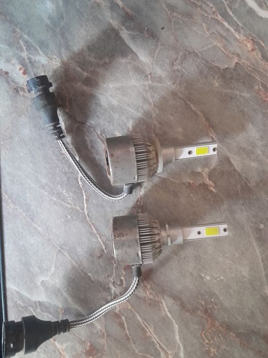 Avtomobil LED fara lampasi