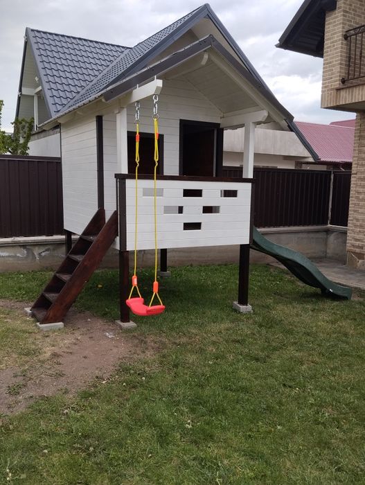 Casuta din lemn pentru copiii ..cu leagan si topogan