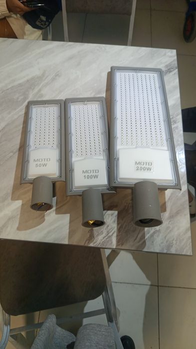 LED ПРОЖЕКТОР с солничним панелю