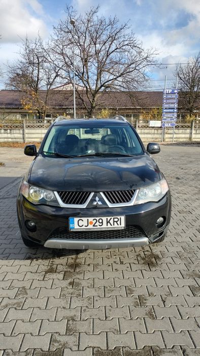 Vând Mitsubishi Outlander