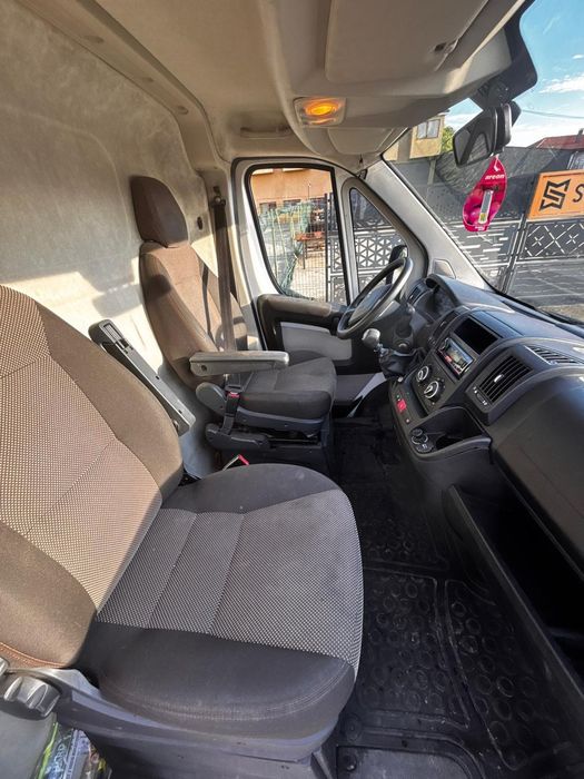 Peugeot Boxer si VW T6 2.0 e6 pregatite de curierat