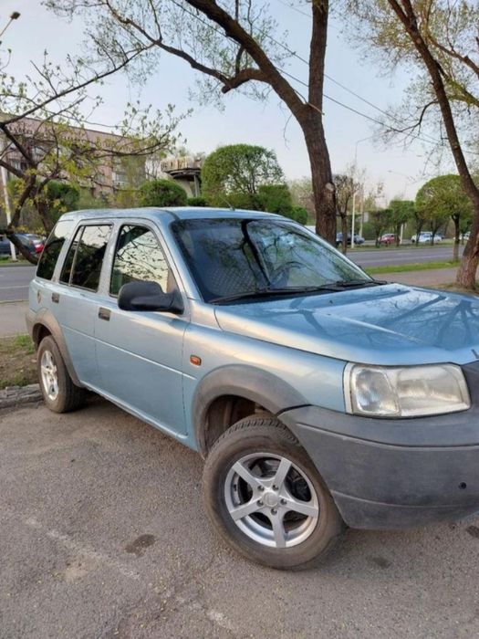 Срочно продам машину, в хорошем состоянии, зимний и летний шины в комп