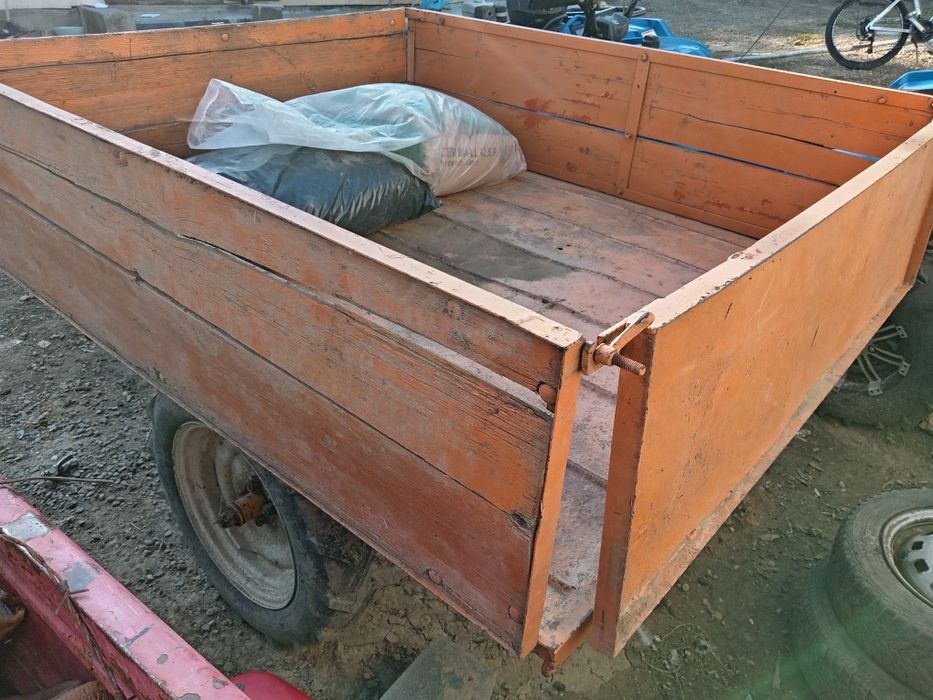 Se da la schimb pe o tricicleta electrica înmatriculată!