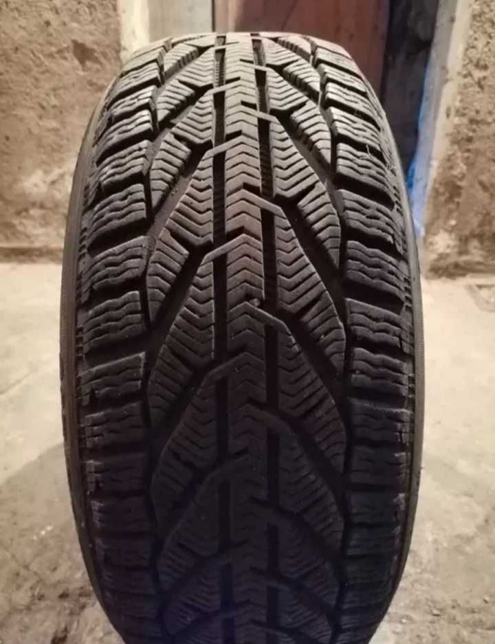 Продавам 1 брой зимна гума 215.55.16 дот 2019 Kormoran