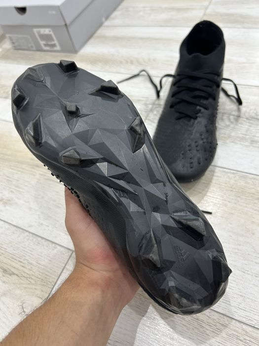 Vând ghete de fotbal adidas Predator