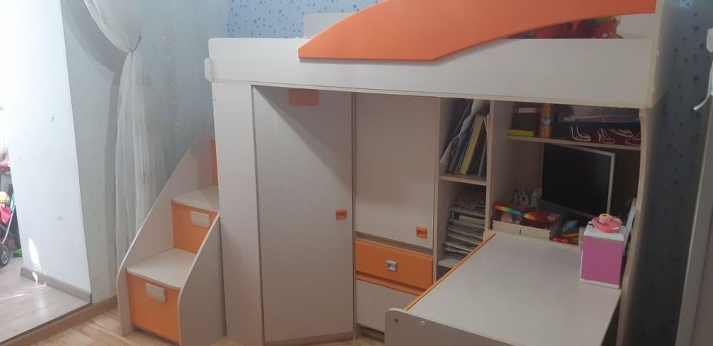 Продам кровать со шкафами для детской