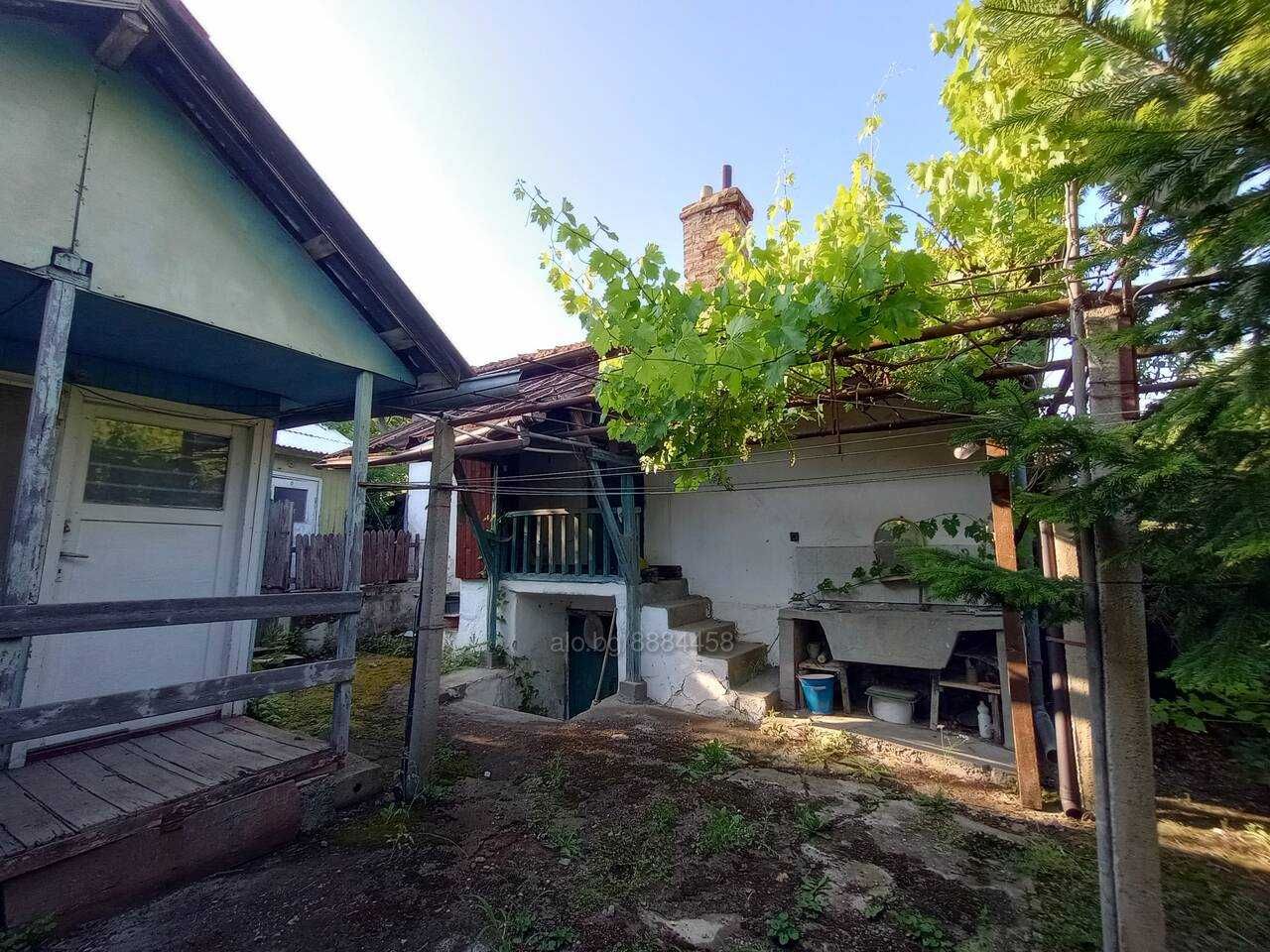 Собственик продава къща с парцел 760 кв.м. с. Велика, област Бургас