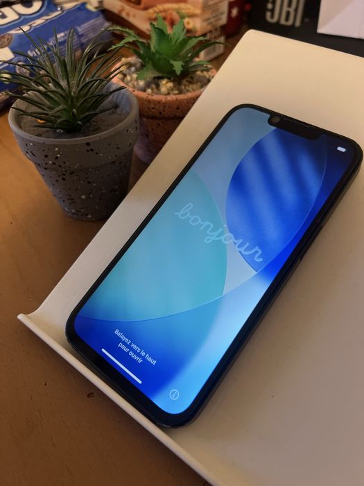 Vând iPhone 13 Green