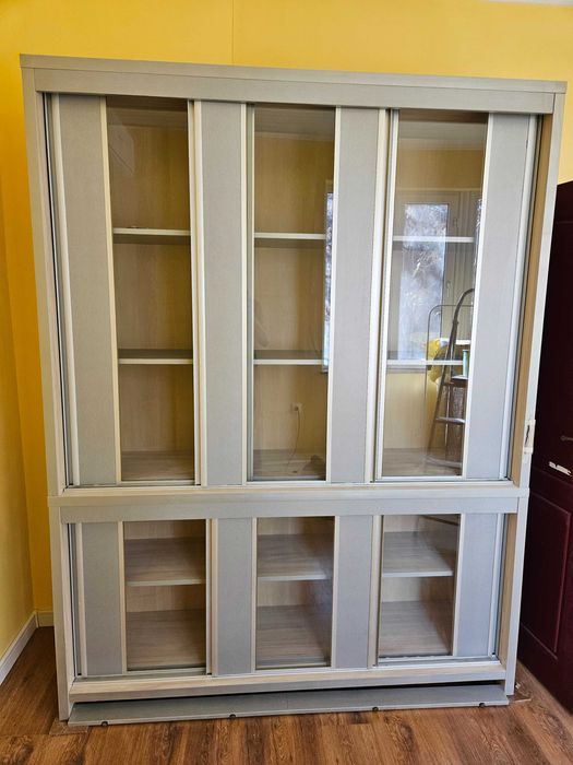 Библиотека с плъзгащи врати с размери 227 см вис/173 см дълж/45 см шир