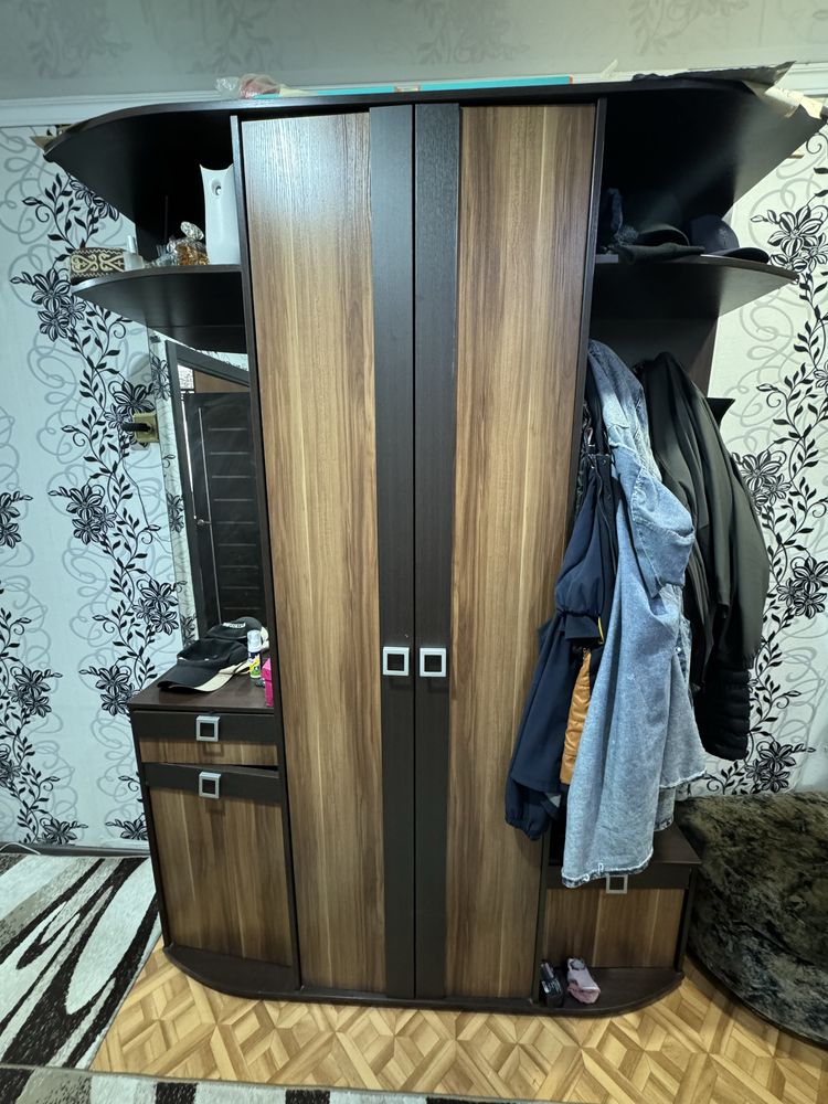 Продам прихожкуу