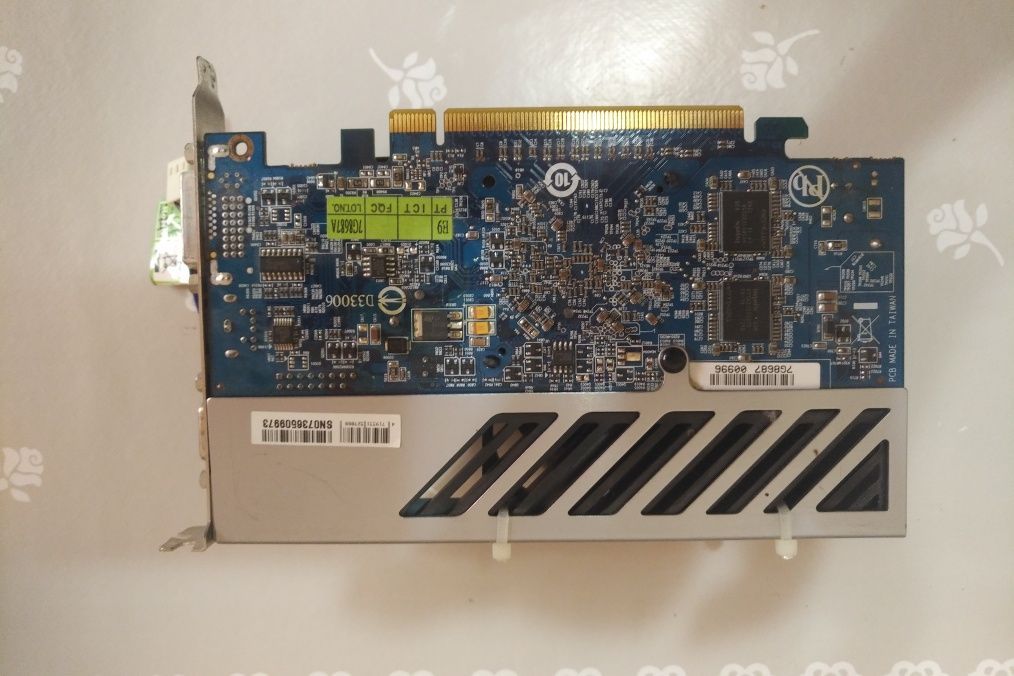 Placa Video Gigabyte GV-RX24T256HP