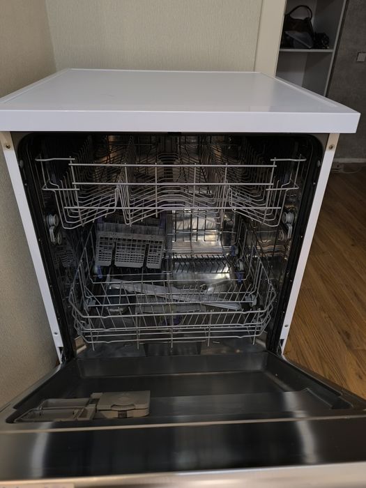 Продам посудомоечную машину, размер 60*60