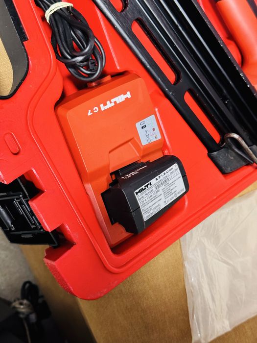 PISTOL GX 90-WF cu gaz pentru implantat CUIE ÎN LEMN-kit complet,2 bat