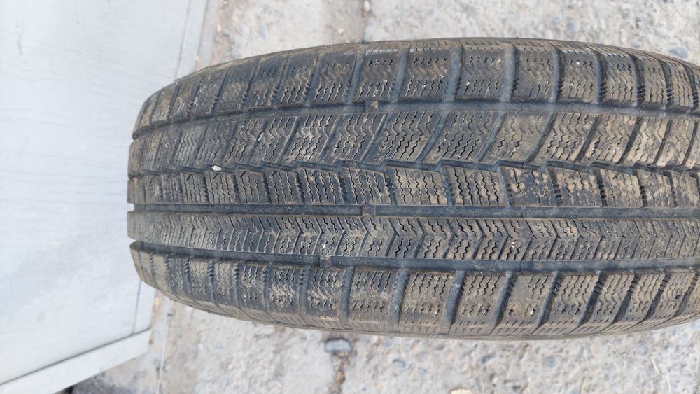 Продам шины почти новые в наличии два балона