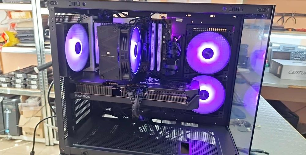 Геймърски компютър Ryzen 7 7700 + RX 9070 XT Hellhound, 32GB DDR5, 1TB