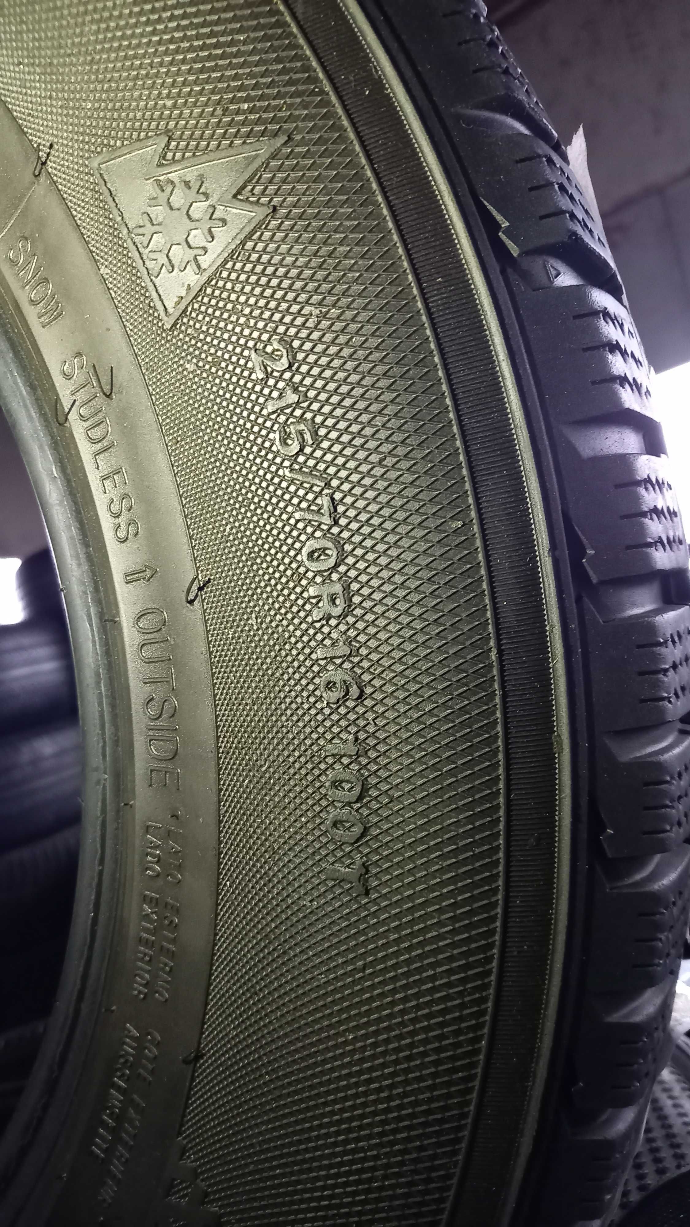 Гуми Kumho 215/70/16 дот15 6мм. 2бр.