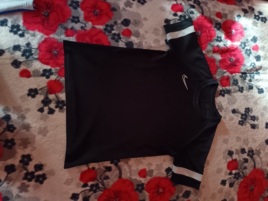 Vând tricou Nike