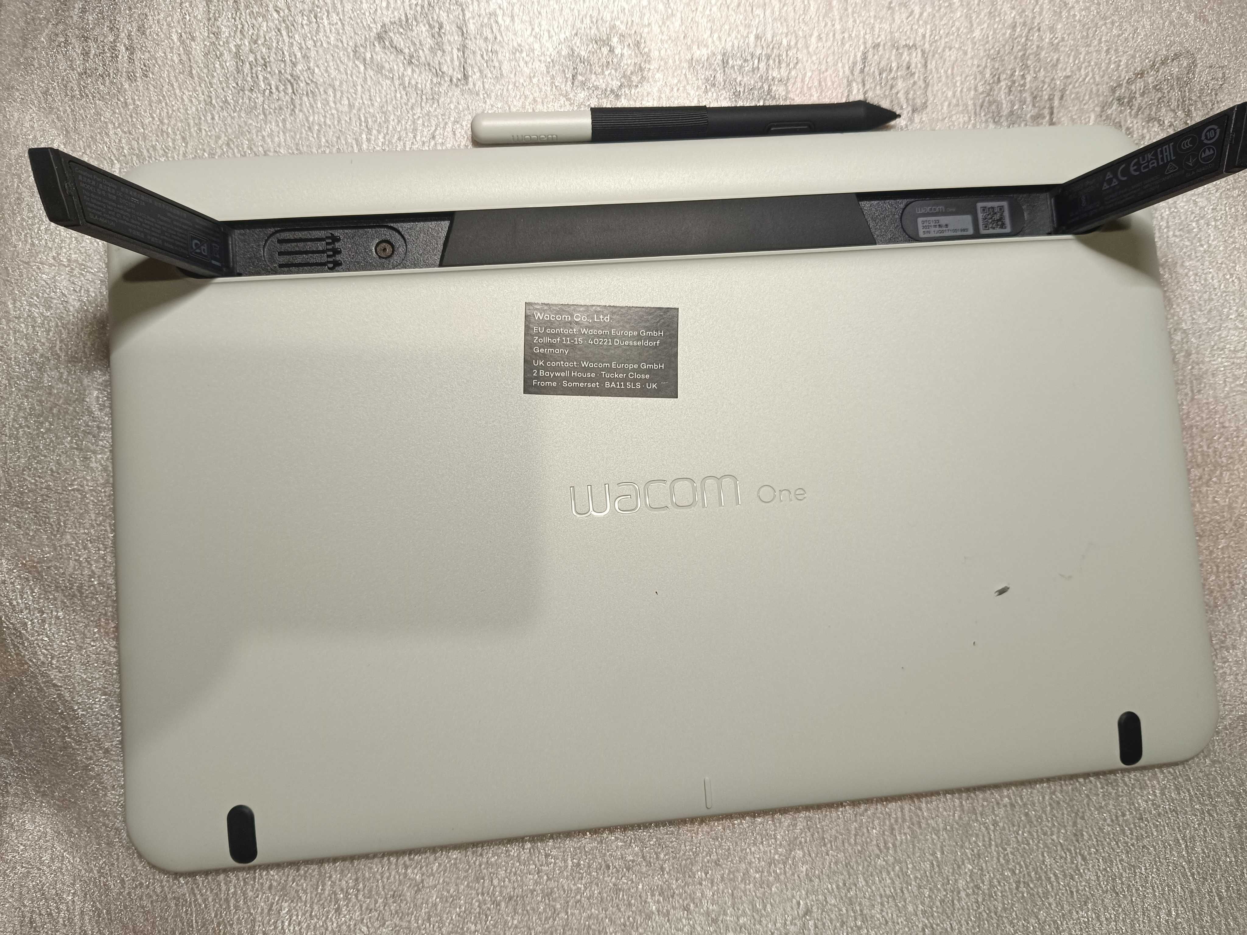 Мострен Wacom One DTC133 таблет за рисуване, 13,3-инчов за Mac, PC...