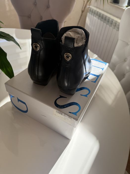 Страхотни боти на Guess 37 номер