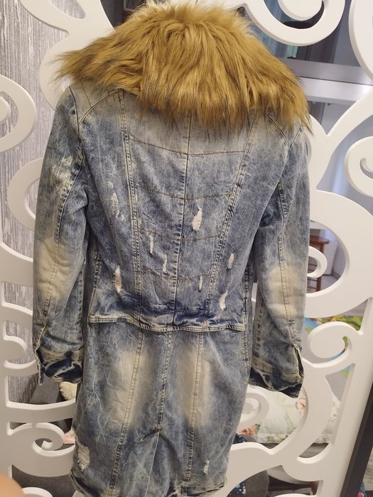 Vând geaca de blugi