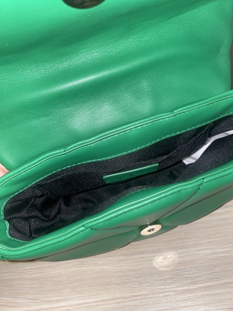 Зелена чанта Zara