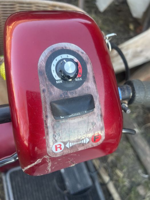 Scuter pentru batrani cu 4 roti