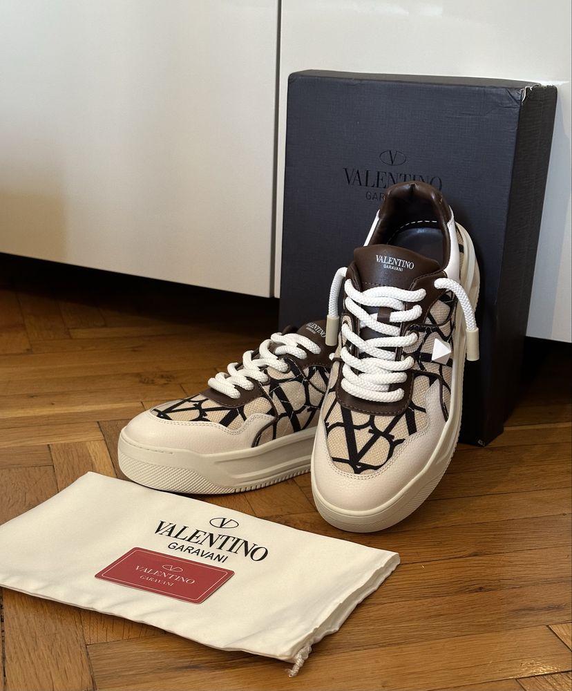 Valentino One Stud XL обувки