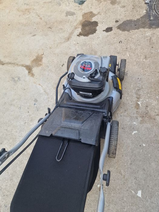 Masina de tuns iarba sau gazon Wingart pe benzina cu tractiune si cos8