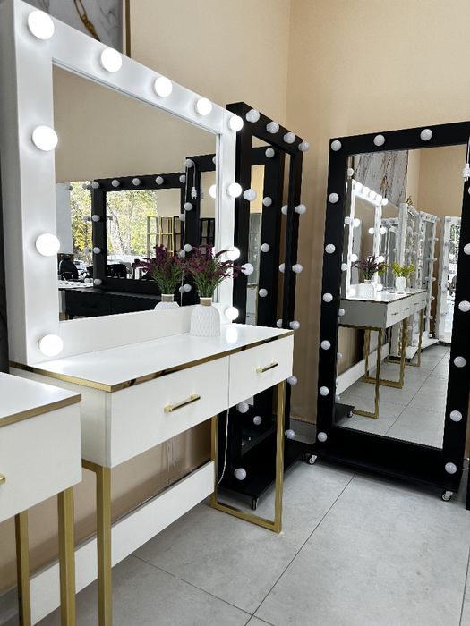 Oina zerkalo salon uchun