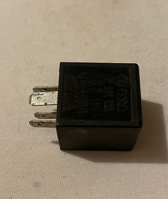 Releu  191955529 Volkswagen VW Polo a 3-a generatie 6N