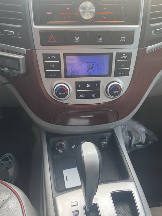 Hyundai Santa fe 2,2 CRDI-155к.c.4X4-ABTOMAT,KOЖА,7-МЕСТНА,ВС.ЕКСТРИ