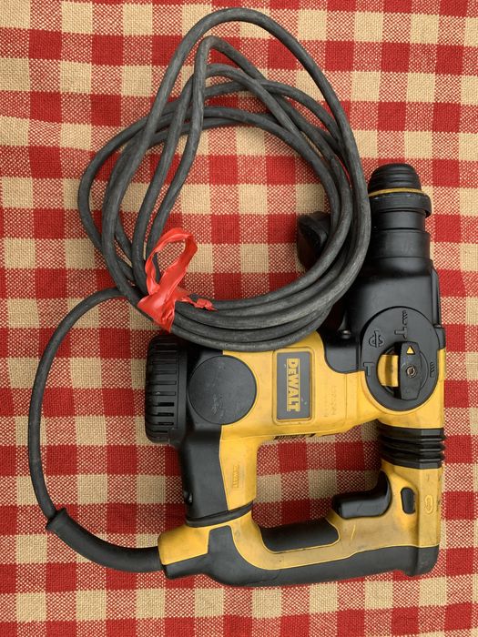 DeWALT D25323/230V/ 800W/перфоратор