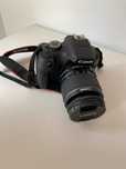 Aparat foto DSLR Canon 2000D